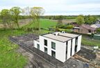 Ontdek Lot 7 in Project Asdonk, gelegen in Heppen—de ideale keuze voor wonen of investeren. Deze prachtige nieuwbouwwoning biedt 3 ruime slaapkamers, een perceel van 4a50ca, en een schitterend uitzicht op de omliggende natuur. De woning onderscheidt zic